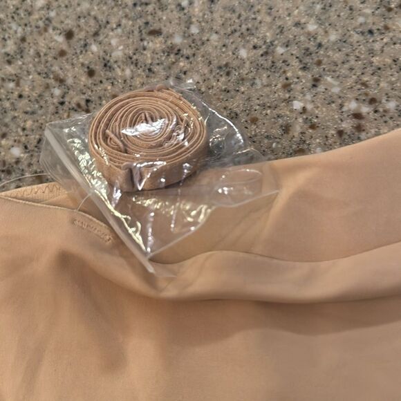 TRUE&CO Bandeau Bra With Convertible Straps *NEW* - Picture 9 of 9